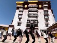 4月份去西藏旅游大概多少錢(qián)？2個(gè)人去拉薩旅游一般多少錢(qián)？